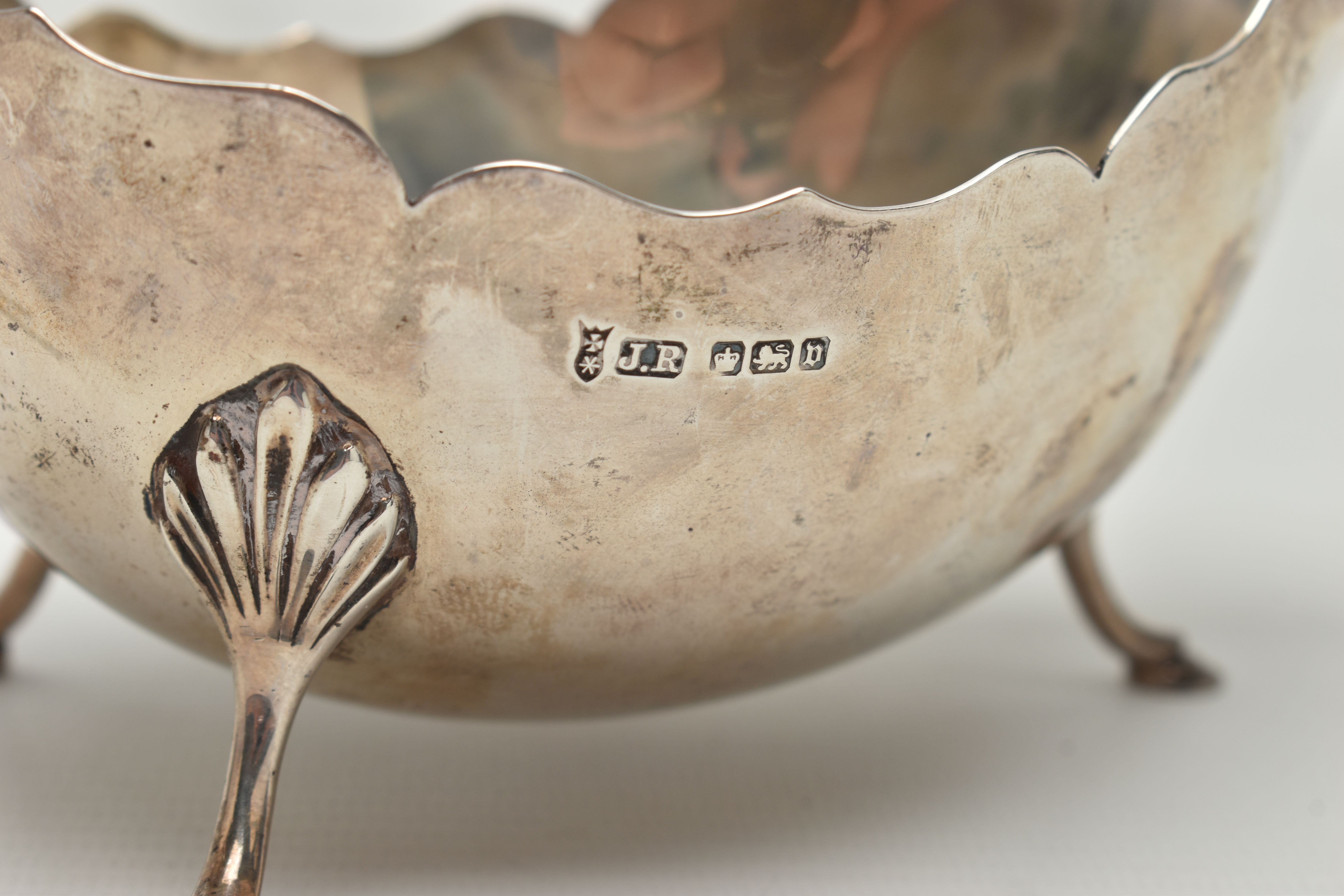 A GEORGE V SILVER SAUCE BOAT WITH WAVY RIM, 'S' scroll handle, on three cabriole legs with shell - Image 4 of 6