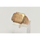 A GENTS 9CT GOLD SIGNET RING, polished square signet, ring head measuring approximately 13.1mm, to