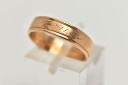 A POLISHED WIDE BAND RING, worn engraved detail to the band, approximate band width 4.8mm, stamped