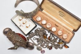 A BAG OF ASSORTED ITEMS, to include a cased set of rose metal mother of pearl dress studs, six studs