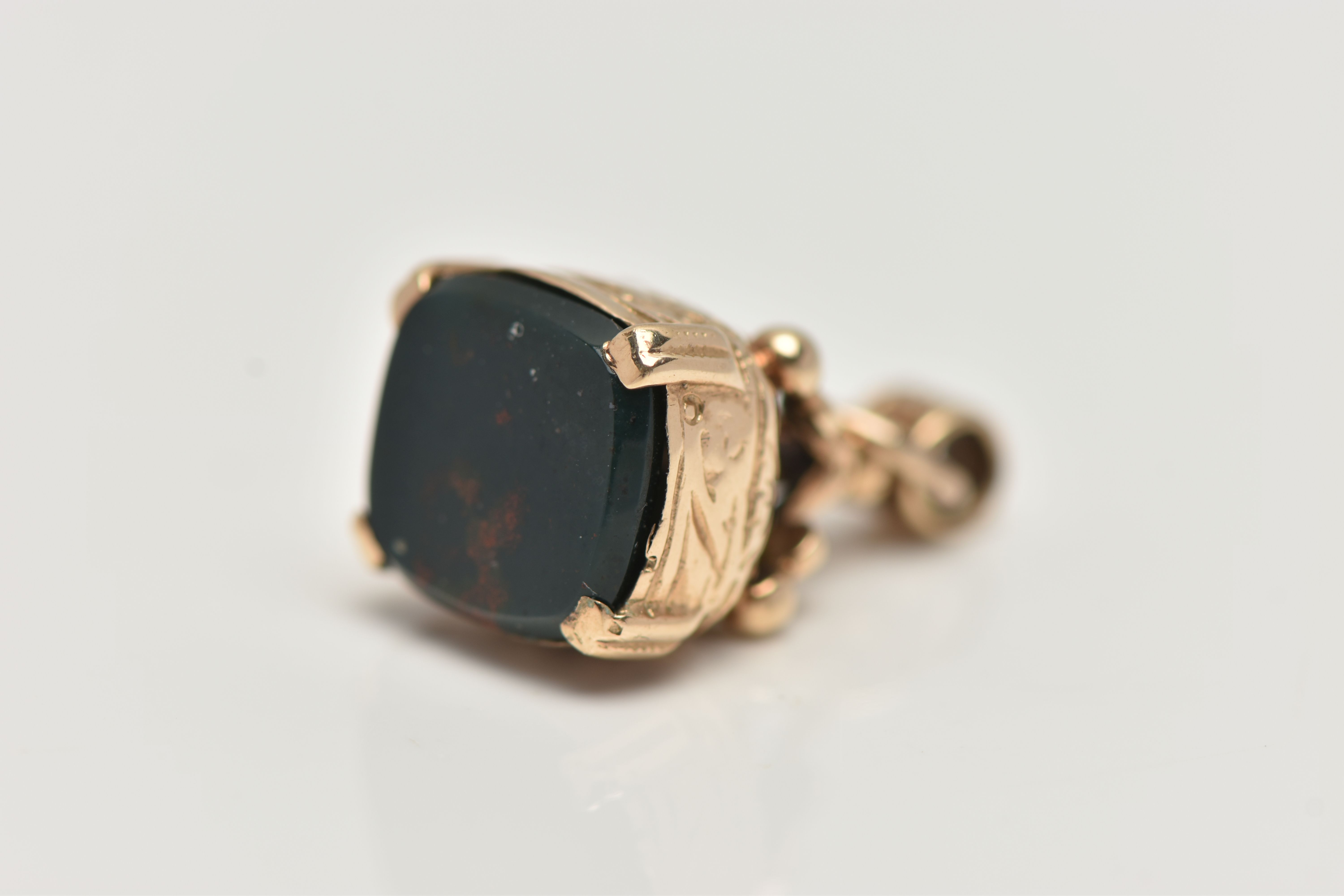 A 9CT GOLD FOB SEAL, set with a polished bloodstone inlay to the base, scrolling surmount with - Image 4 of 4