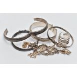 AN ASSORTMENT OF SILVER AND WHITE METAL JEWELLERY, to include a silver curb link bracelet, fitted