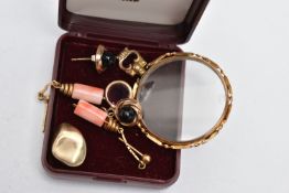 A DOUBLE PHOTO LOCKET, A GOLD TOOTH AND TWO PAIRS OF EARRINGS, double glass photo locket of a