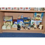 A COLLECTION OF WALLACE AND GROMIT AND OTHER PROMOTIONAL COLLECTABLES, to include a boxed pair of