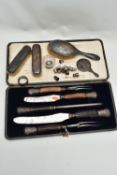 A CASED GEORGE V SILVER MOUNTED AND HORN FIVE PIECE CARVING SET AND A SMALL GROUP OF SILVER AND