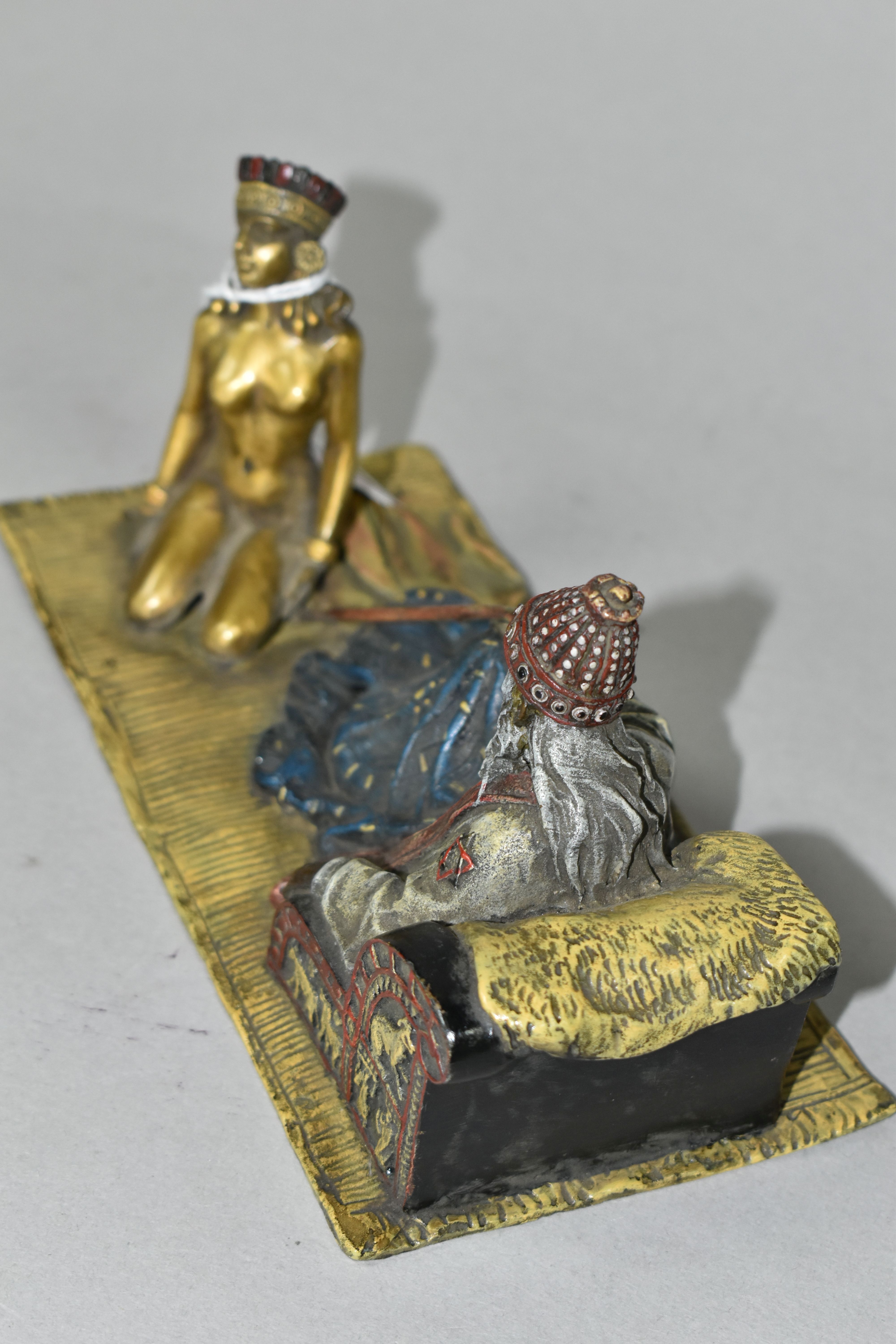A MODERN COLD PAINTED BRONZE EGYPTIAN SLAVE AND MASTER FIGURE GROUP, IN THE STYLE OF FRANZ - Image 3 of 5