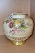 A LARGE ROYAL WORCESTER BLUSH IVORY POT POURRI AND INNER COVER, shape no 1286, printed and tinted