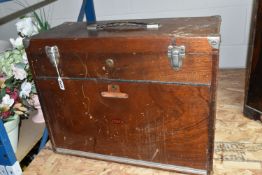 A NESLEIN WOODEN TOOL CHEST, containing seven drawers behind removable front panel, and an upper