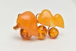 A YELLOW METAL AMBER BROOCH, carved and polished amber in the form of berries and leaves, fitted