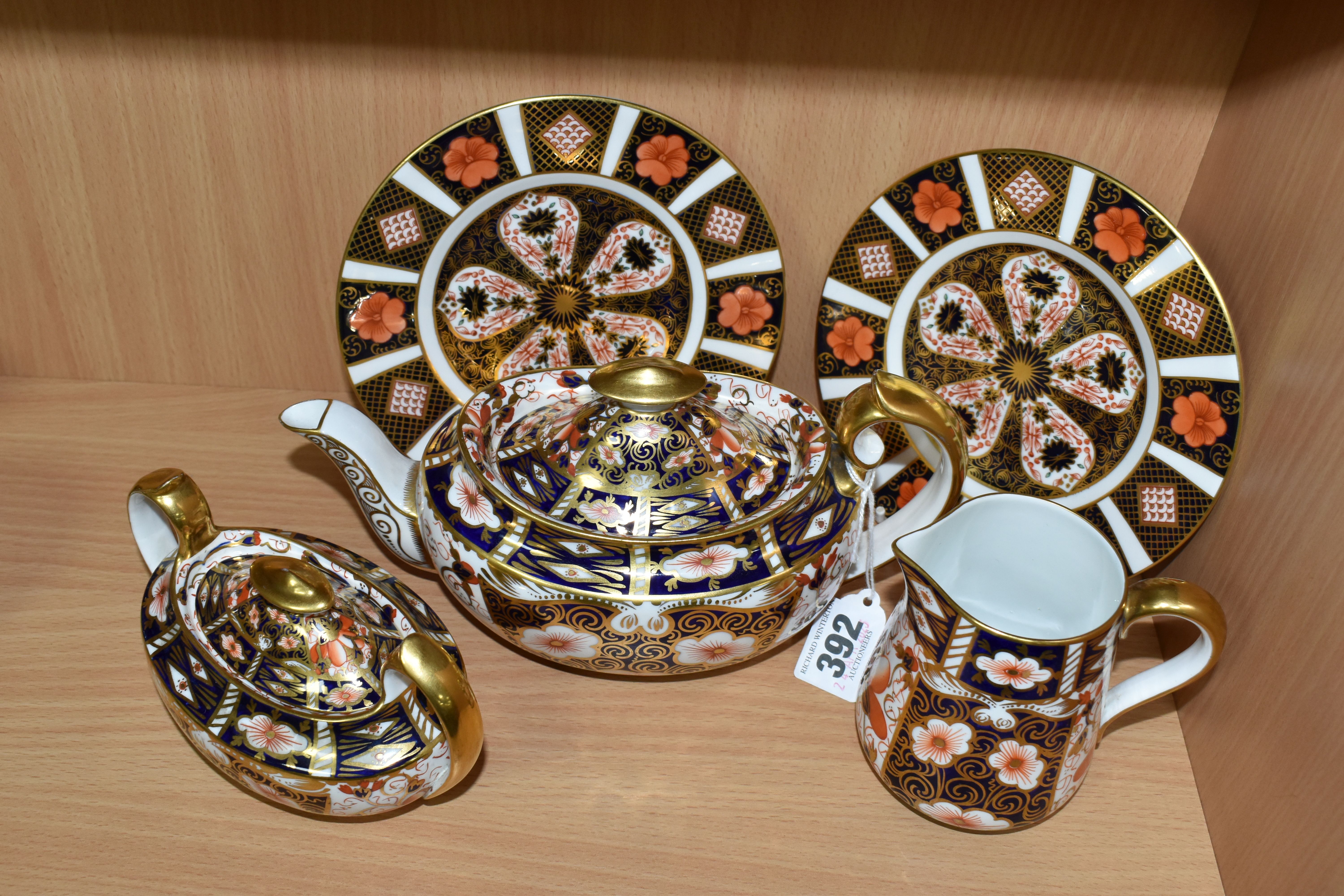 A GROUP OF ROYAL CROWN DERBY IMARI TEAWARES, comprising a 2451 pattern teapot, cream jug and covered - Image 3 of 4
