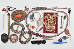 A SELECTION OF MAINLY ANTIQUE JEWELLERY, to include a late Victorian carved jet brooch, a late