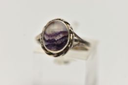 A SILVER BLUE JOHN FLUORITE RING, designed with an oval blue john inlay, collet set with a fine rope
