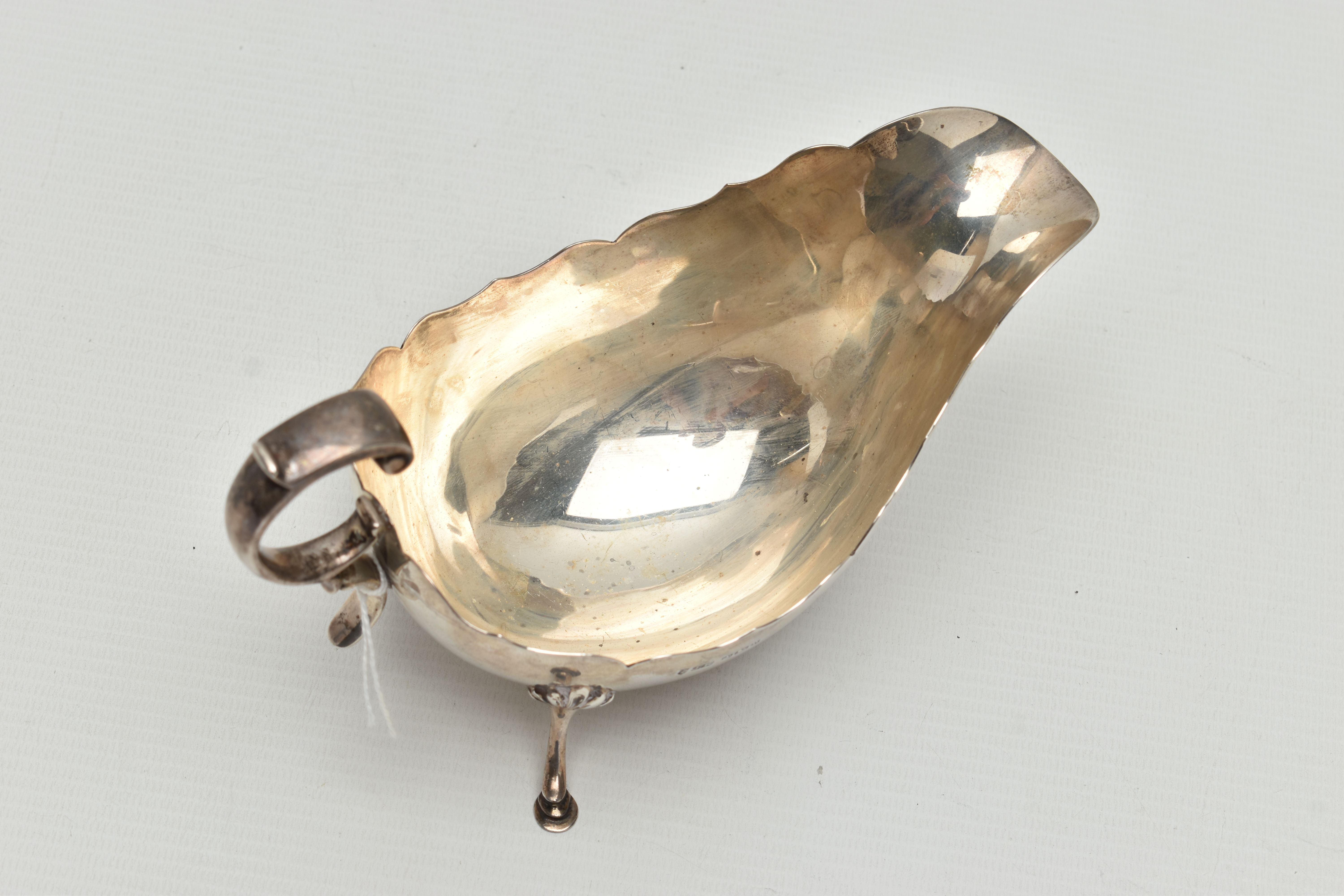 A GEORGE V SILVER SAUCE BOAT WITH WAVY RIM, 'S' scroll handle, on three cabriole legs with shell - Image 6 of 6