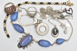 AN ASSORTMENT OF WHITE METAL JEWELLERY, to include a large white metal necklace set with glitter