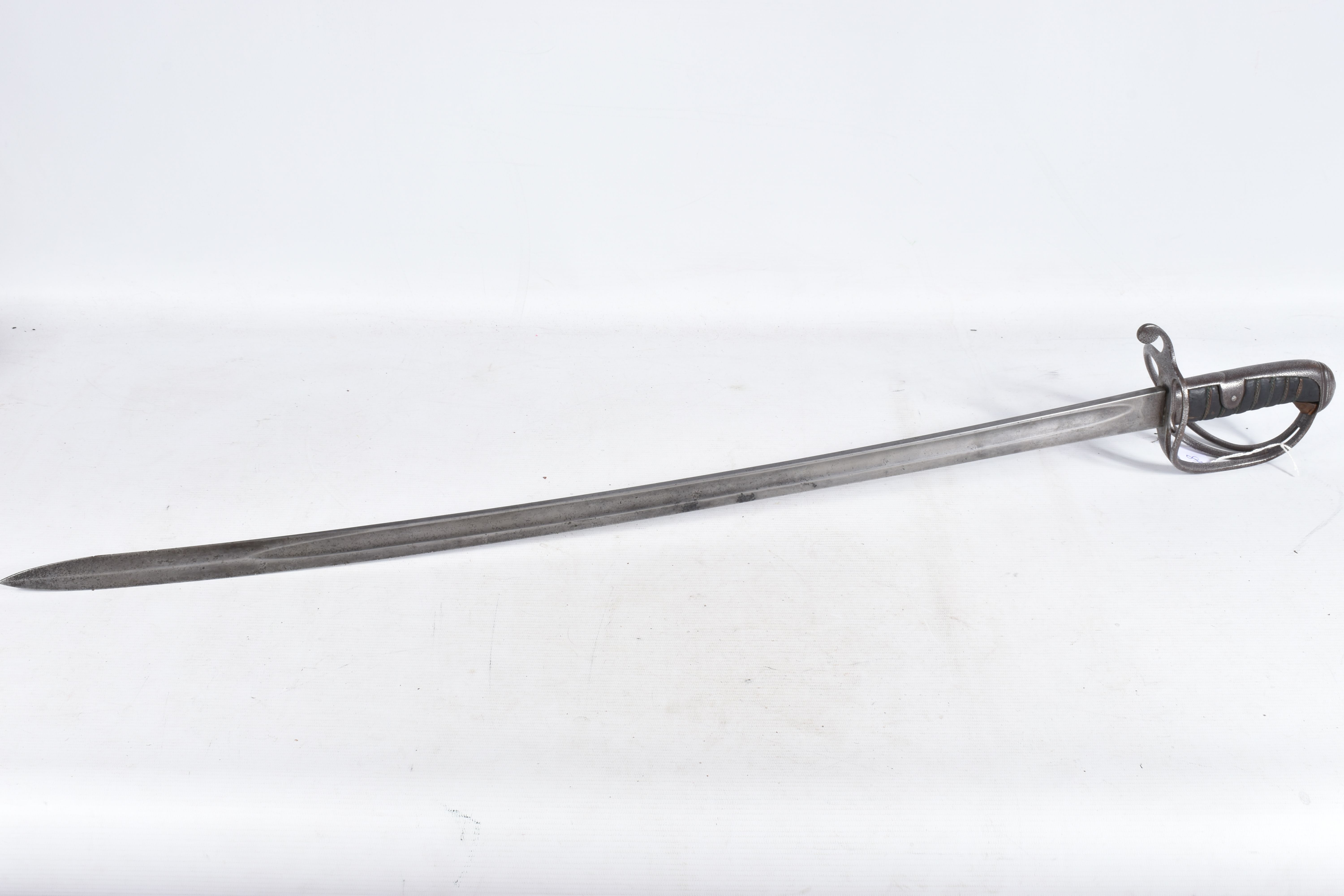 AN EARLY TWENTIETH CENTURY SWORD WITH METAL SCABBARD, there are no markings on the blade or - Image 6 of 8