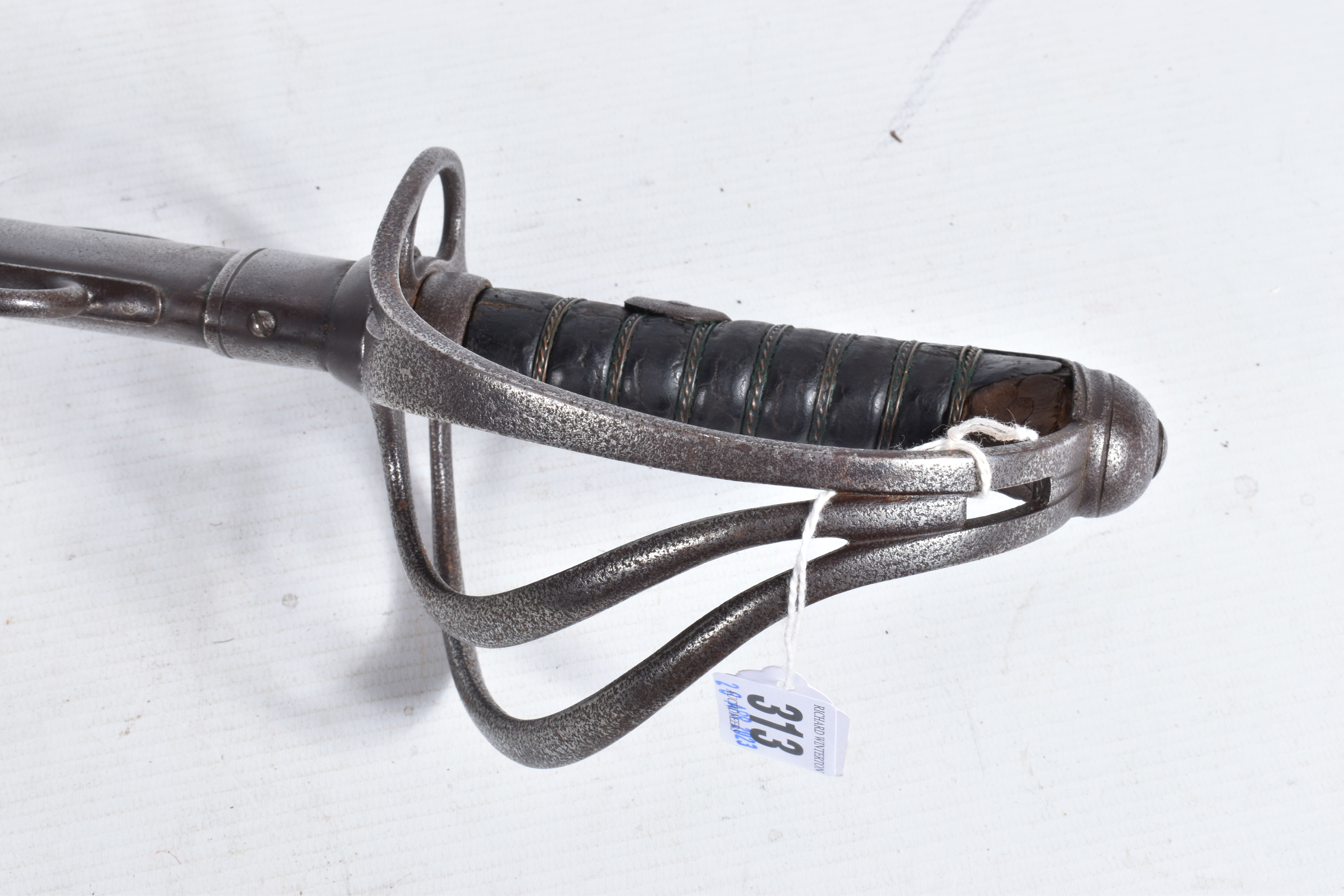 AN EARLY TWENTIETH CENTURY SWORD WITH METAL SCABBARD, there are no markings on the blade or - Image 4 of 8