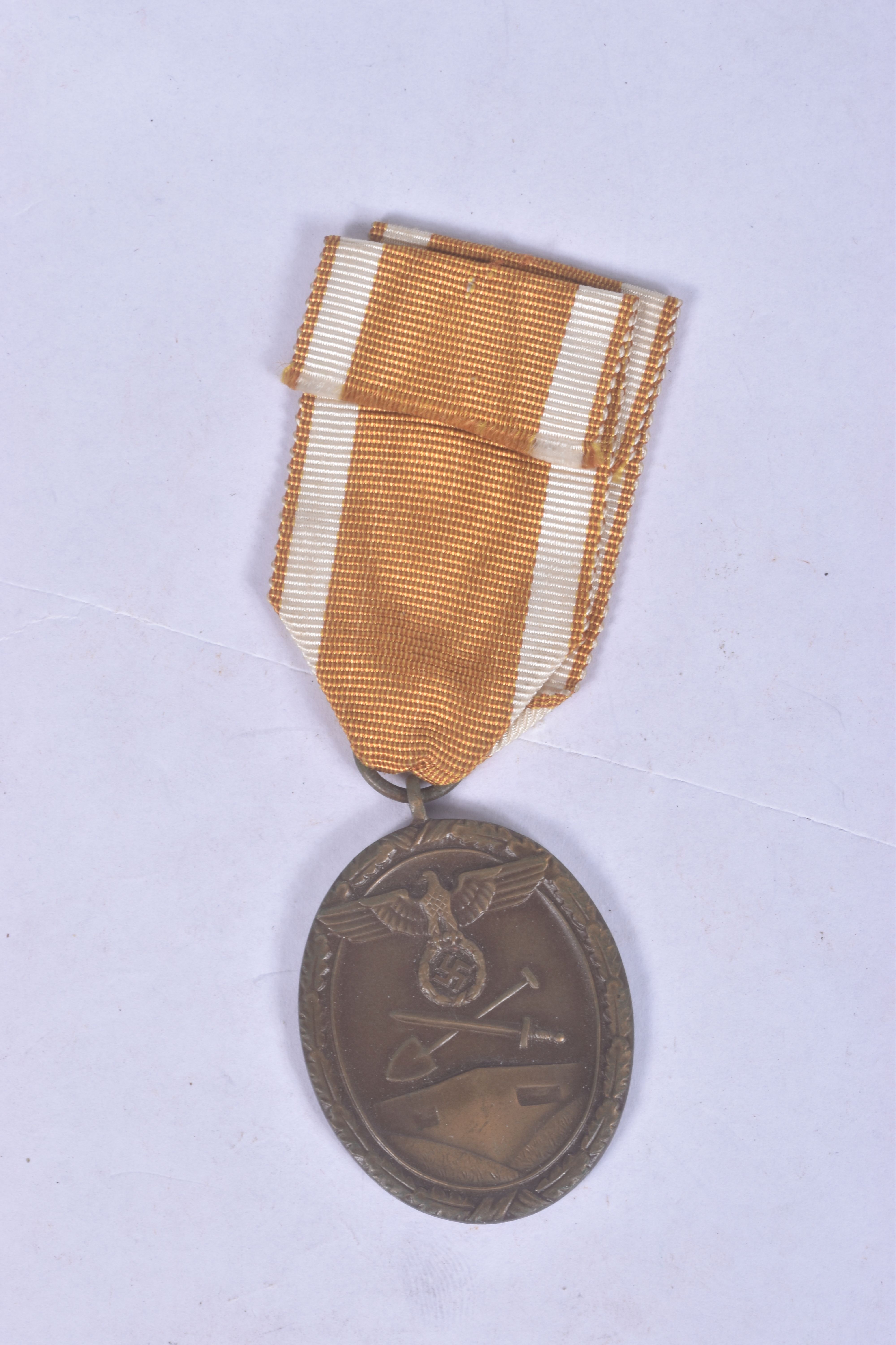 A WW1 HAMBURG CROSS AND A WW2 WEST WALL MEDAL, BOTH MEDALS COME WITH a correct ribbon and are in - Image 4 of 5