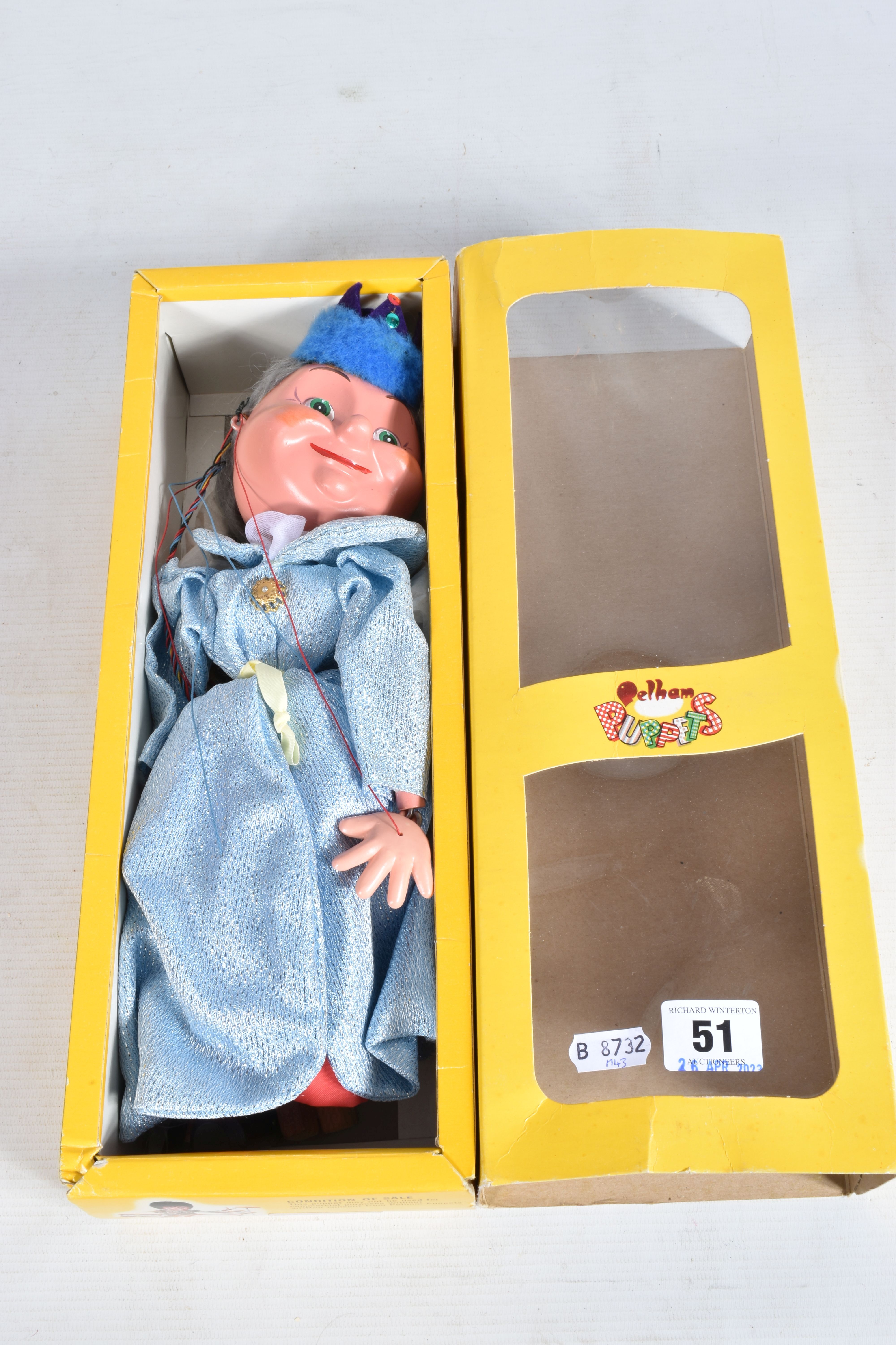 TWO BOXED PELHAM SL63 PUPPETS, Queen and King, versions without label to clothing, both appear - Image 2 of 16