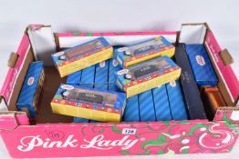 A QUANTITY OF BOXED HORNBY RAILWAYS OO GAUGE THOMAS AND FRIENDS COACHES AND ROLLING STOCK ETC.,