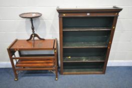 AN EARLY 20TH CENTURY OAK OPEN BOOKCASE TOP, with three shelves, width 99cm x depth 28cm x height