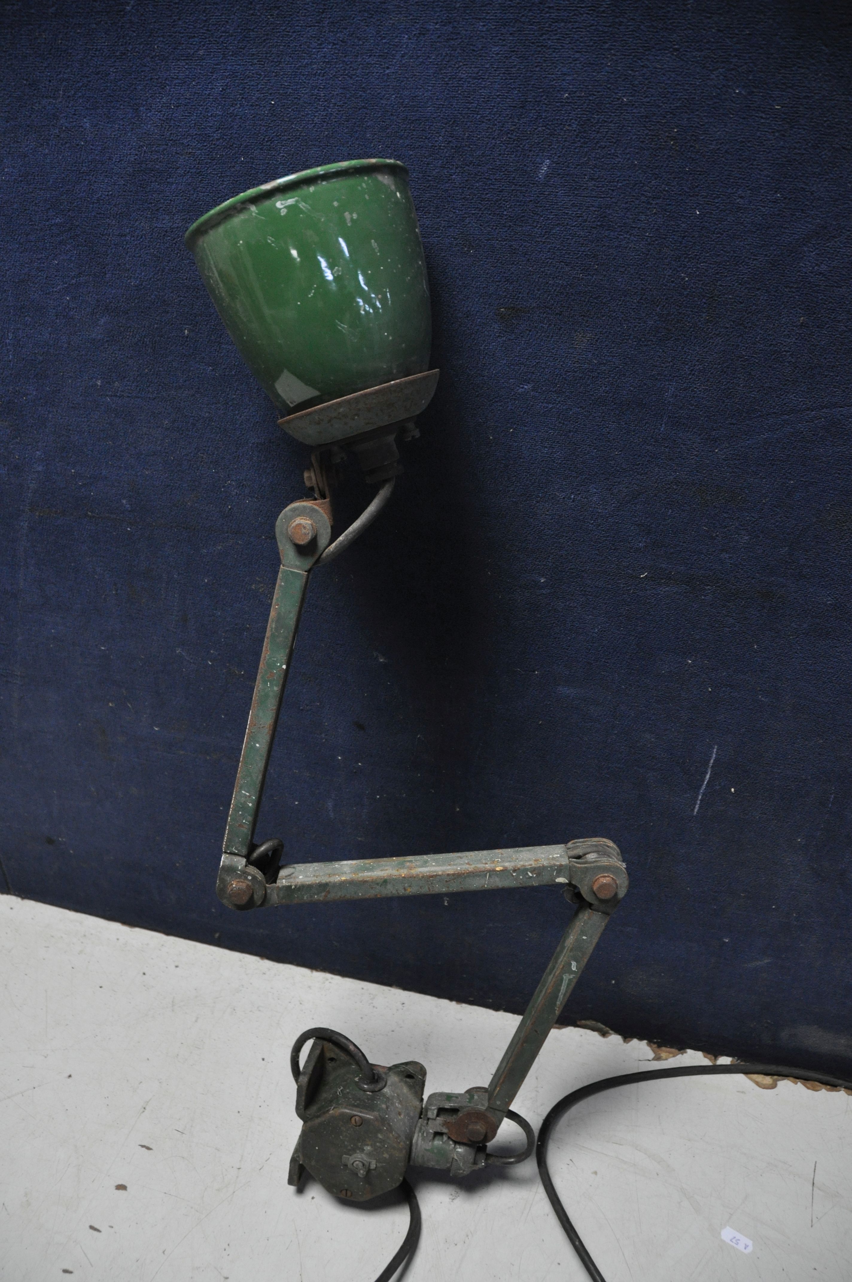 A ANGLE POISE STYLE LAMP (green in colour needs wiring - UNTESTED)