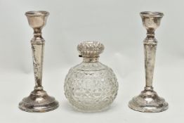A PAIR OF ELIZABETH II SILVER CANDLESTICKS AND AN EDWARDIAN SILVER MOUNTED GLASS SCENT BOTTLE, the