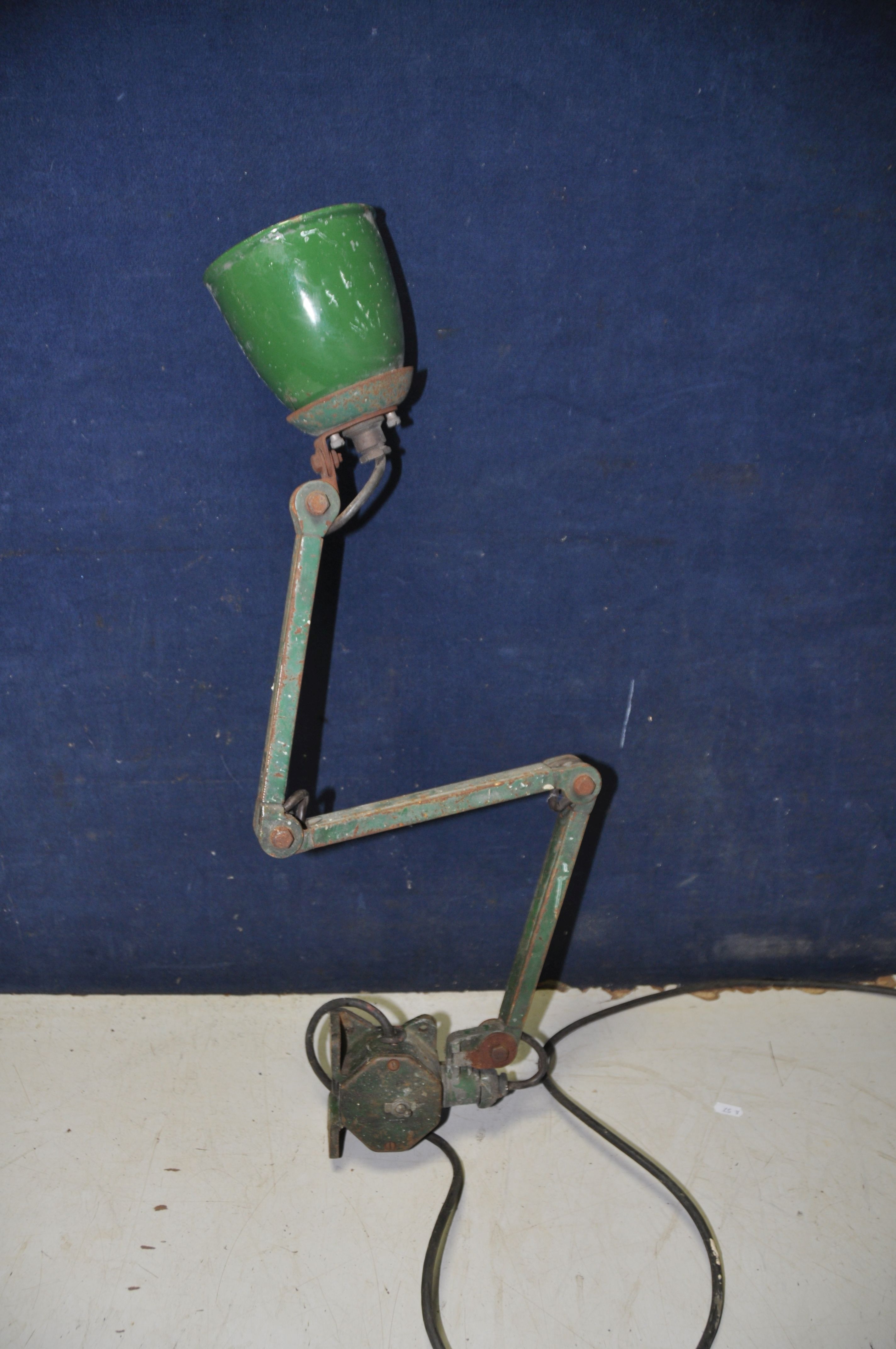 A ANGLE POISE STYLE LAMP (green in colour needs wiring - UNTESTED) - Image 2 of 2