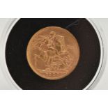A FULL GOLD SOVEREIGN COIN 1900 VICTORIA, 7.988 grams, 0.916 fine, 22.05mm London