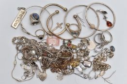 A BAG OF WHITE METAL JEWELLERY, to include a silver curb link bracelet fitted with a heart padlock