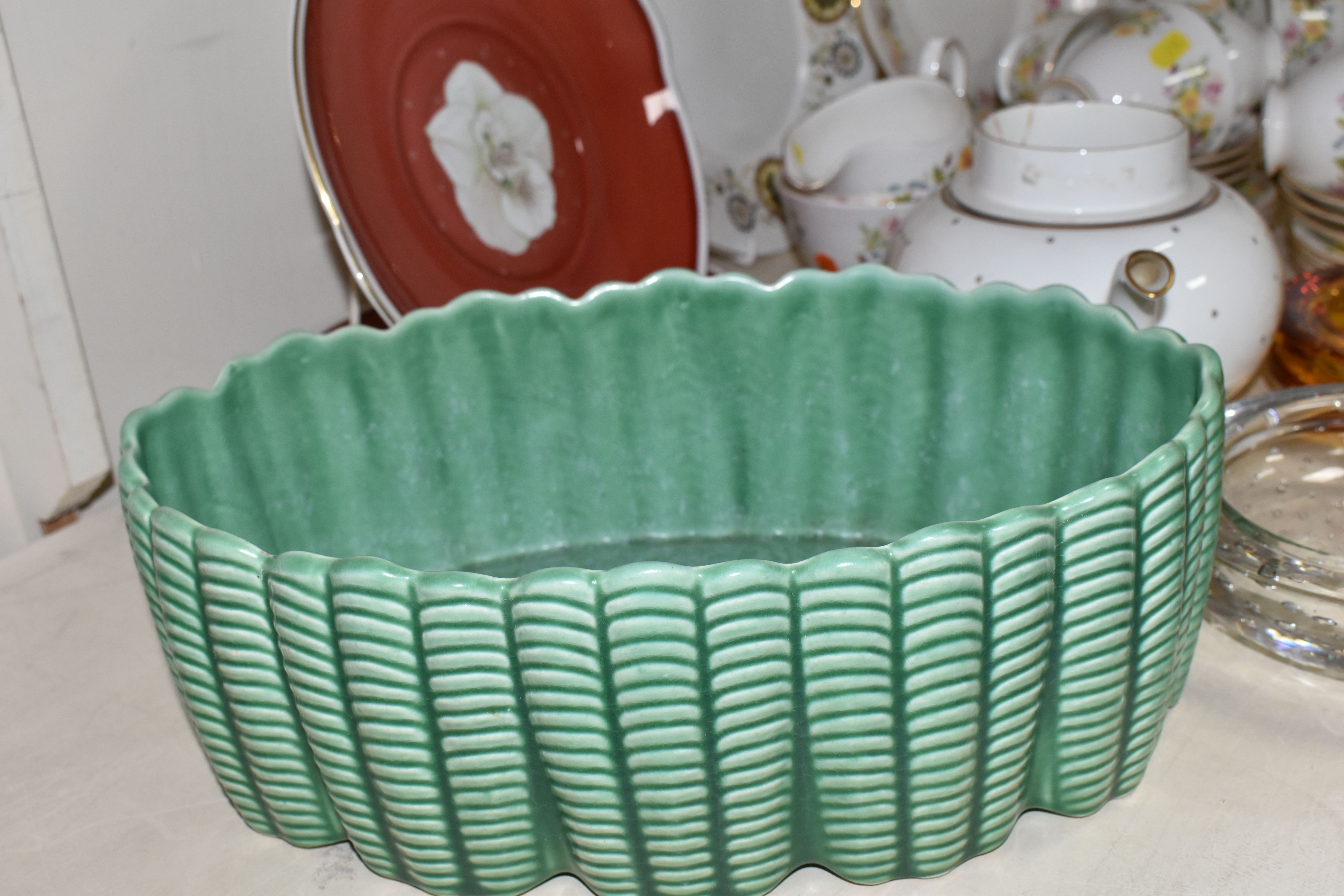 TWO WHITEFRIARS MID_CENTURY CONTROL BUBBLE DISHES, TOGETHER WITH A GROUP OF TEAWARE, comprising a - Image 8 of 8