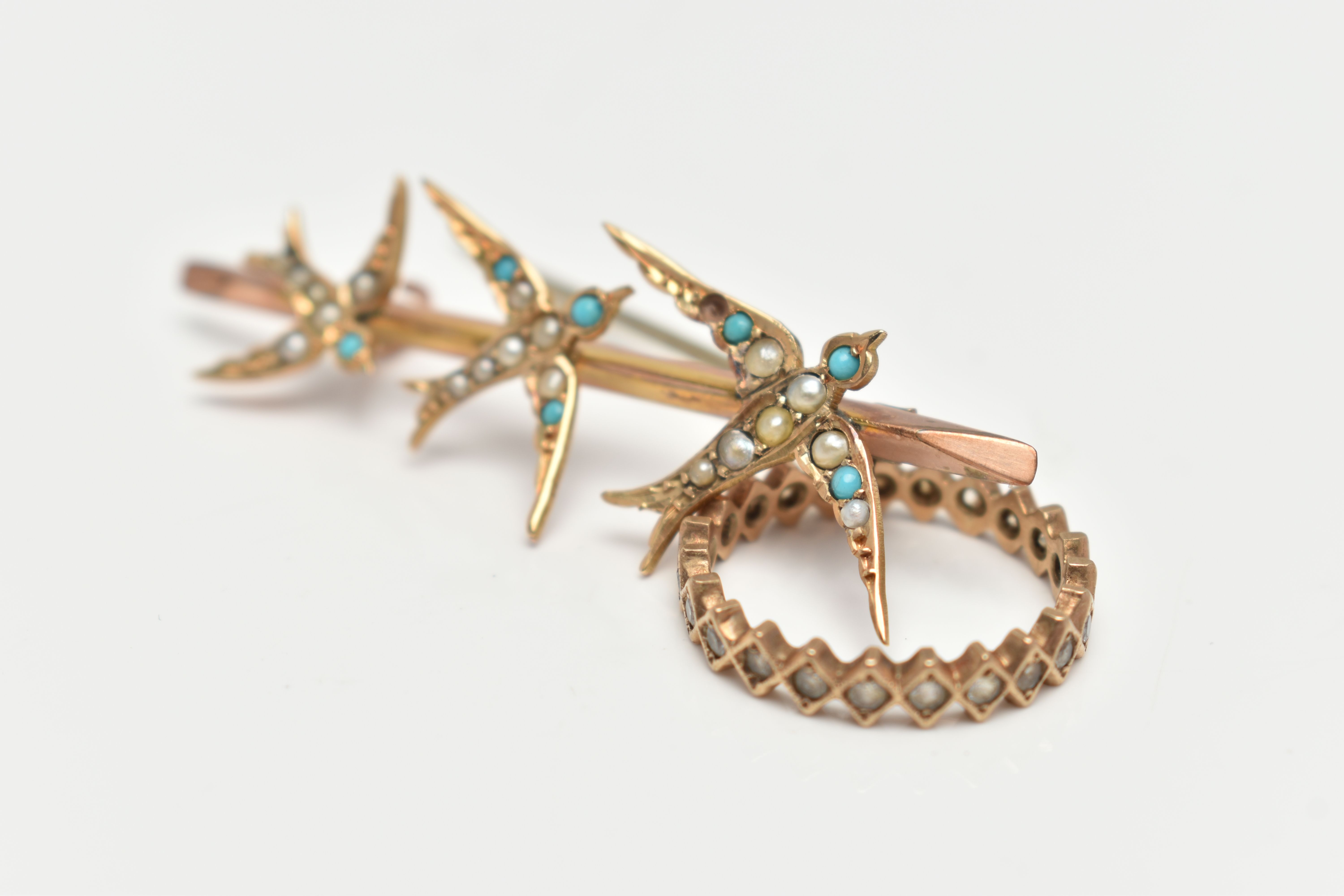 A EARLY 20TH CENTURY 9CT GOLD BROOCH, a yellow gold bar brooch designed with three swallows, set - Image 3 of 4