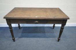 AN EARLY 20TH CENTURY OAK TABLE, with a single frieze drawer, length 138cm x depth 74cm x height