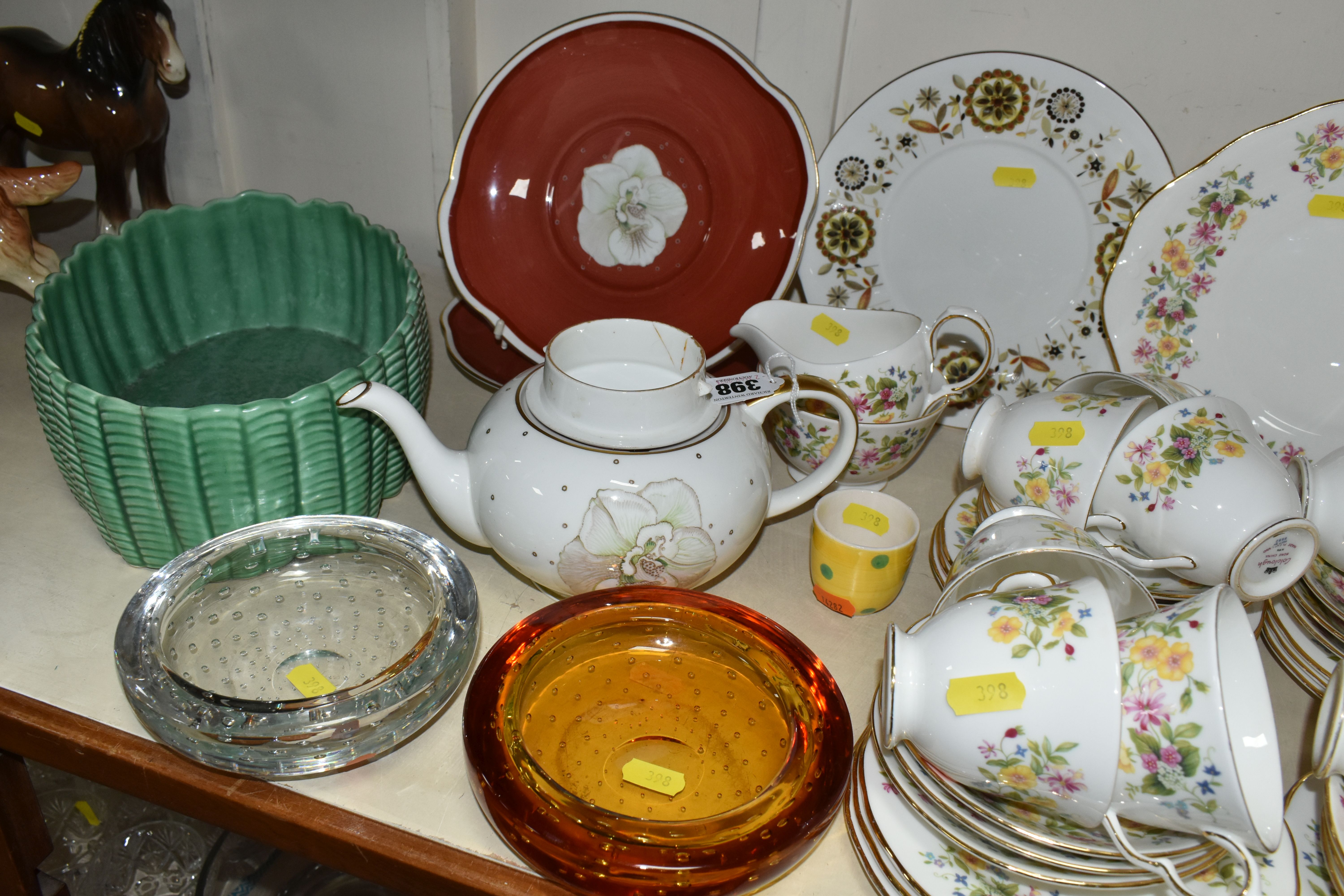 TWO WHITEFRIARS MID_CENTURY CONTROL BUBBLE DISHES, TOGETHER WITH A GROUP OF TEAWARE, comprising a - Image 4 of 8