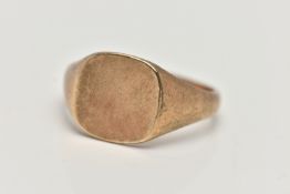A 9CT GOLD GENTS SIGNET RING, yellow gold square signet ring, 9ct hallmark rubbed, ring size T 1/
