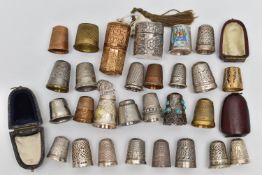 EIGHT SILVER THIMBLES AND A QUANTITY OF ASSORTED METAL THIMBLES, ETC, the silver thimbles include