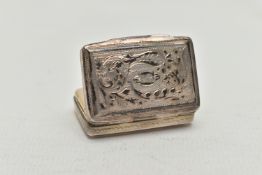 A GEORGE IV SILVER VINAIGRETTE OF RECTANGULAR FORM, foliate engraved decoration and oval cartouche