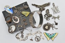 A BAG OF ASSORTED JEWELLERY, to include a pair of 9ct gold cluster stud earrings, post fittings
