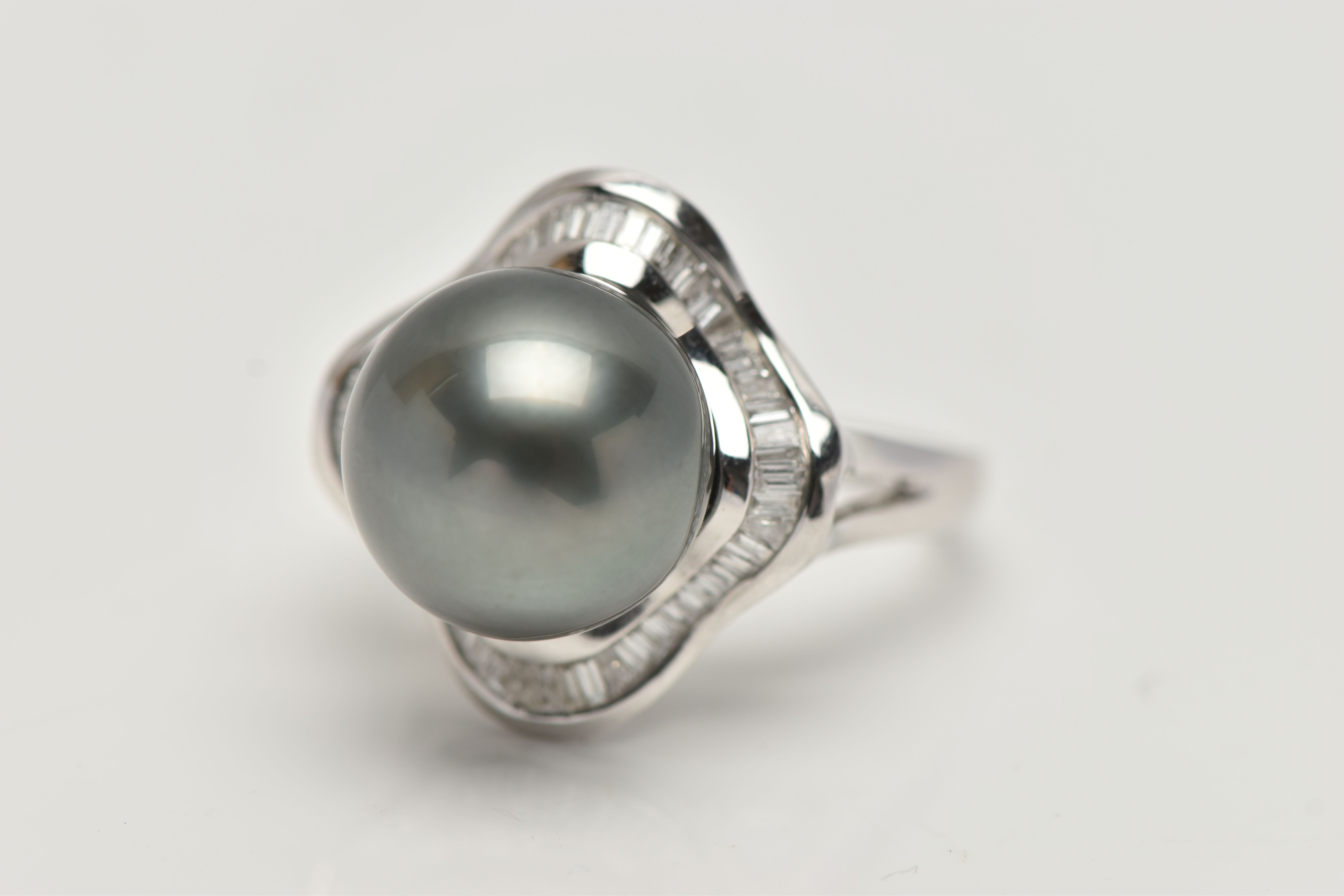 A WHITE METAL THAITIAN PEARL AND DIAMOND DRESS RING, large silver grey pearl, measuring