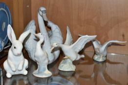 FIVE LLADRO FIGURES, comprising a Swan with wings spread, no 5231, issued 1984-2004, sculptor