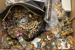 A BOX OF ASSORTED JEWELLERY, to include an AF fine yellow metal trace chain, stamped 375,