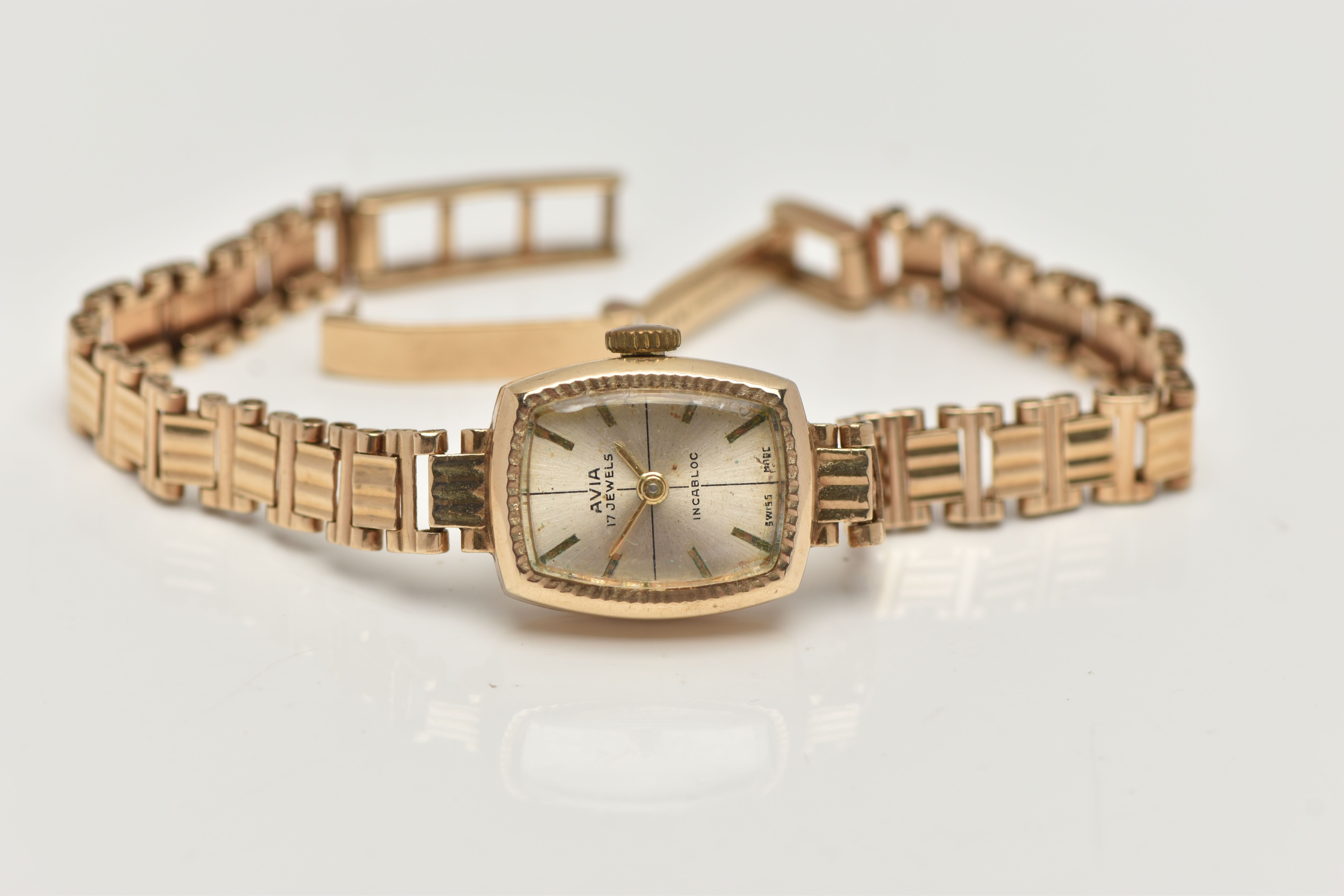 A LADYS 'AVIA' WRISTWATCH, manual wind, rounded rectangular dial signed 'Avia 17 jewels, - Image 4 of 6