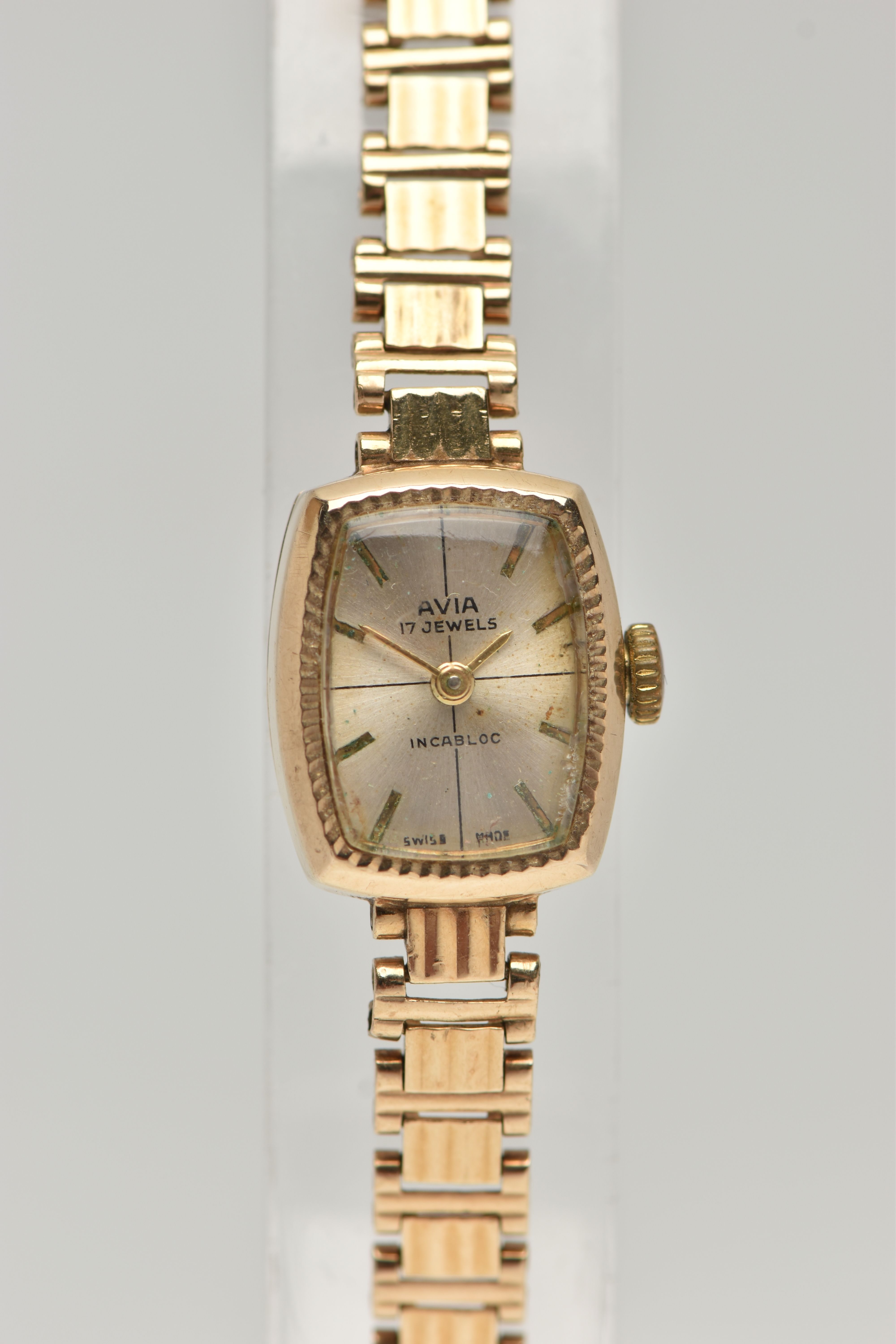 A LADYS 'AVIA' WRISTWATCH, manual wind, rounded rectangular dial signed 'Avia 17 jewels,
