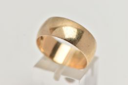 A POLISHED 9CT GOLD WIDE BAND, approximate band width 8.2mm, hallmarked 9ct London, ring size