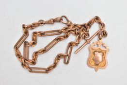 A EARLY 20TH CENTURY 9CT GOLD ALBERT CHAIN AND FOB, a 9ct rose gold fetter style albert chain,