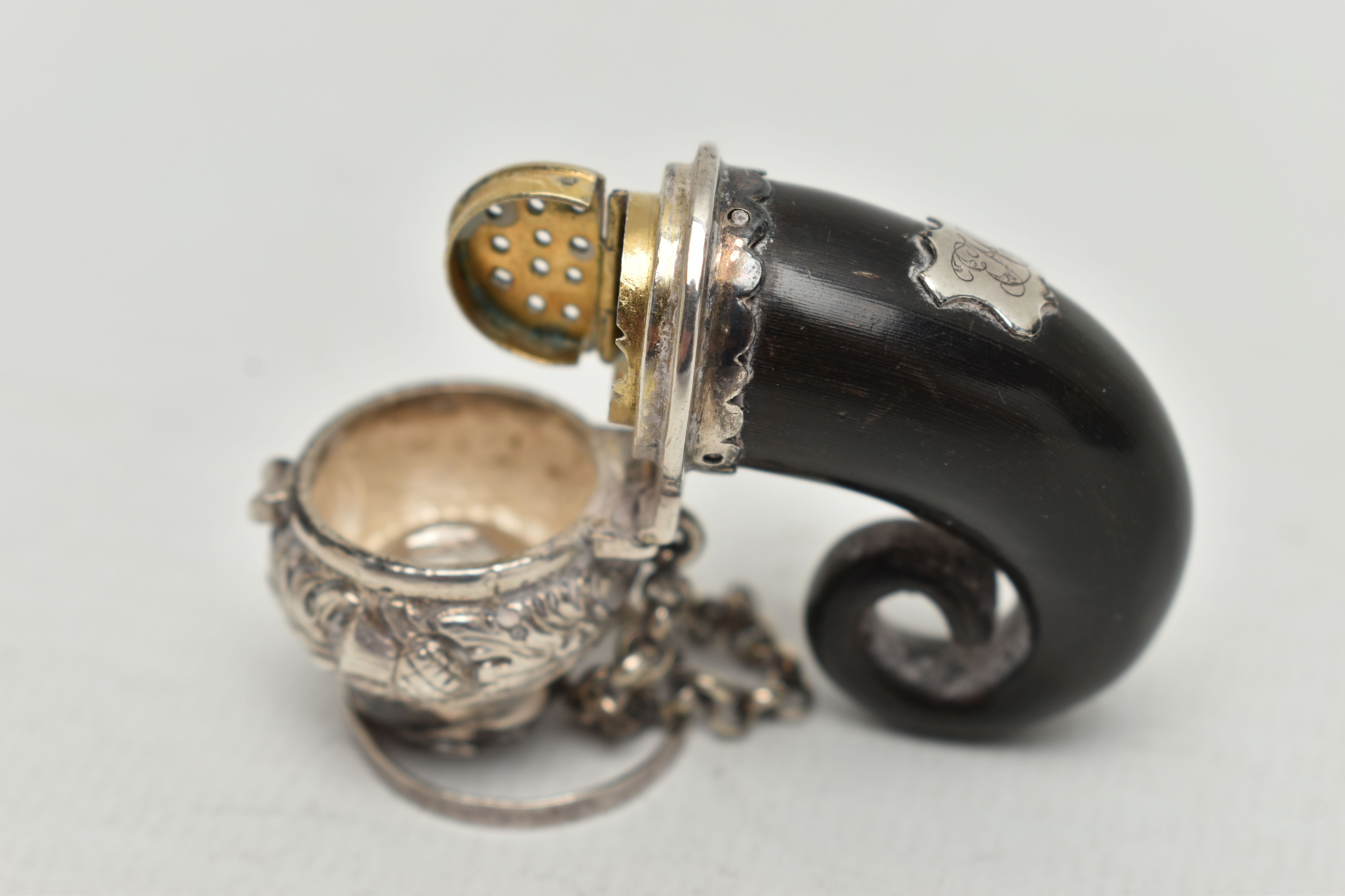 A VICTORIAN SILVER MOUNTED HORN VINAIGRETTE, the hinged cover set with a paste and repoussé - Image 6 of 7