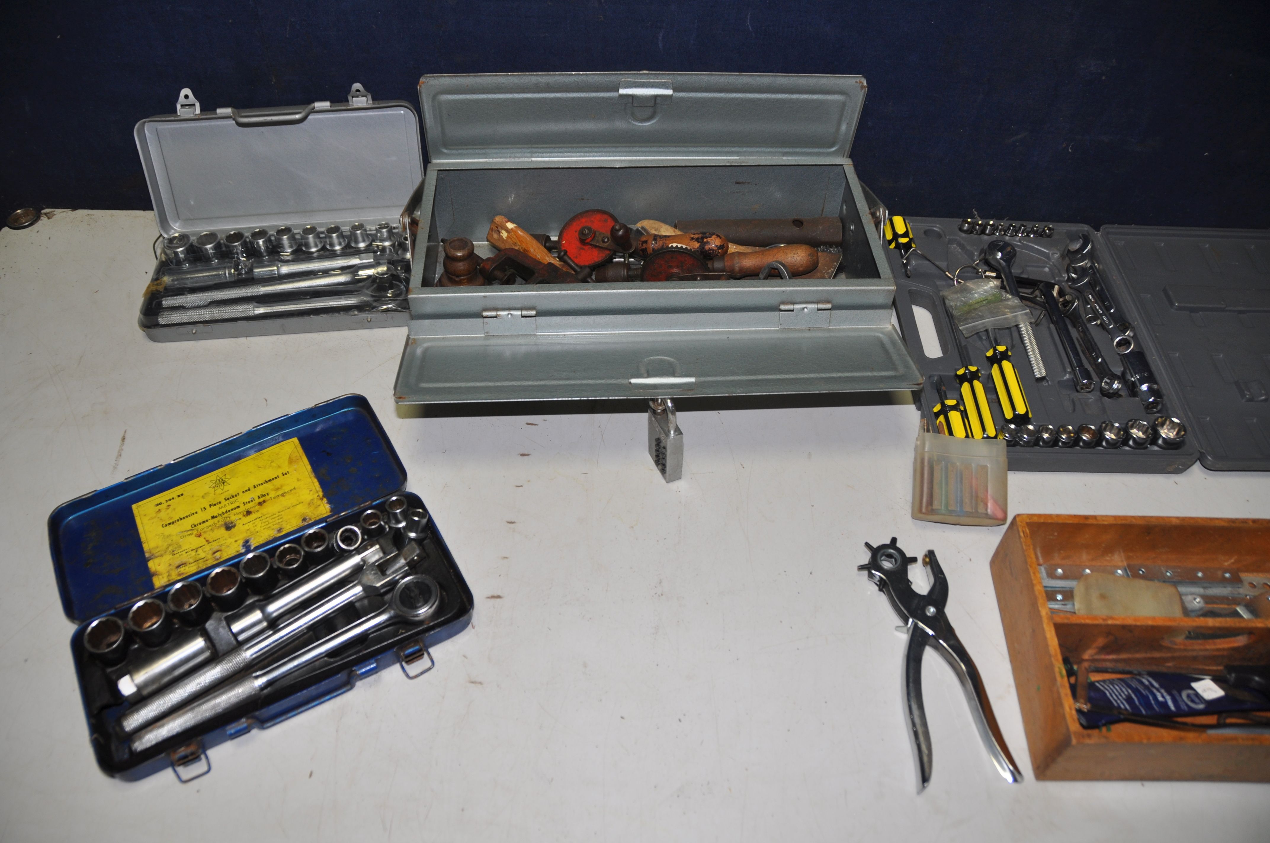 A COLLECTION OF TOOLS to include a small metal toolbox containing a small quantity of tools such - Image 2 of 2