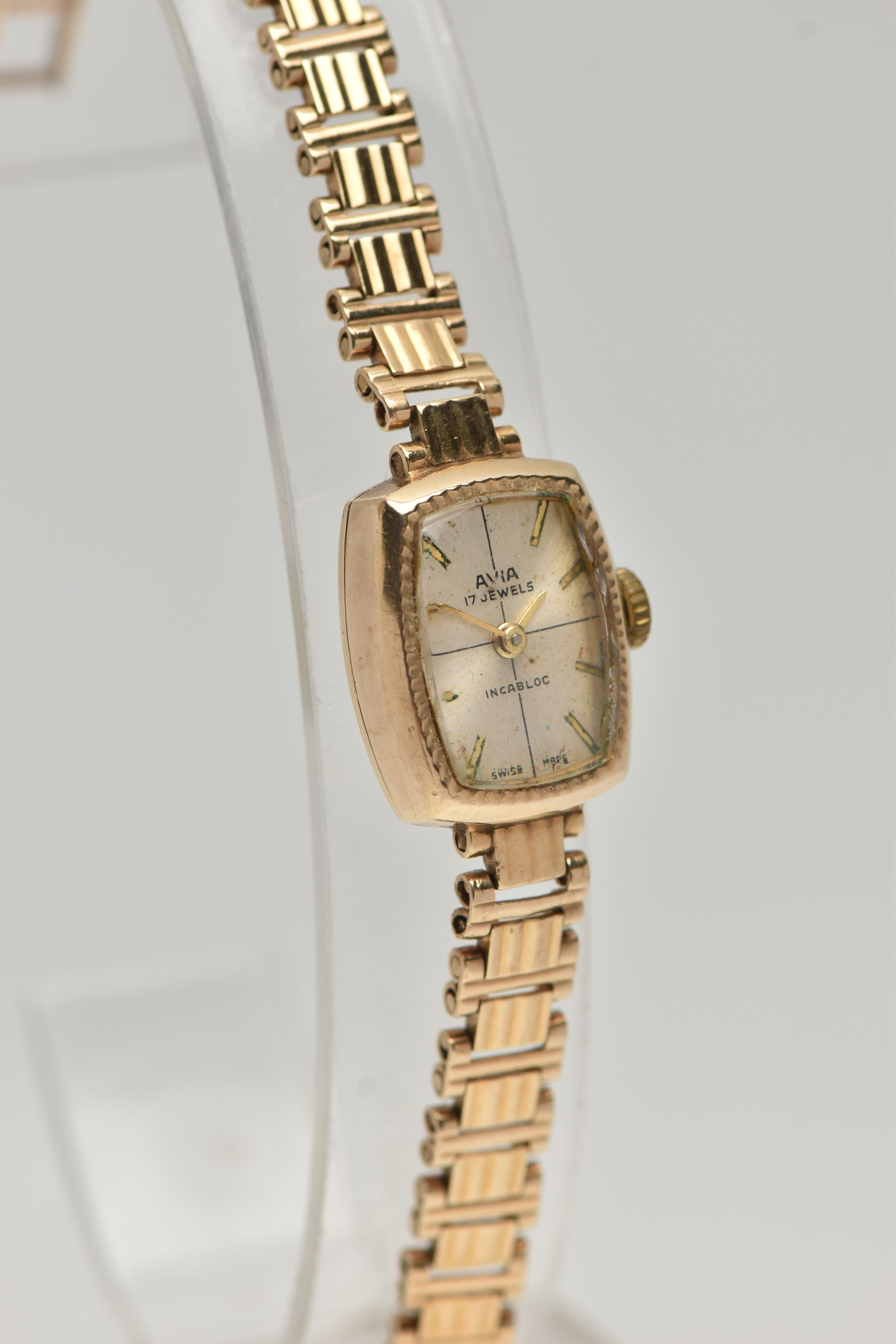 A LADYS 'AVIA' WRISTWATCH, manual wind, rounded rectangular dial signed 'Avia 17 jewels, - Image 2 of 6