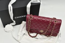 A CHANEL CLASSIC MEDIUM DOUBLE FLAP HANDBAG, with signature diamond quilted lambskin leather