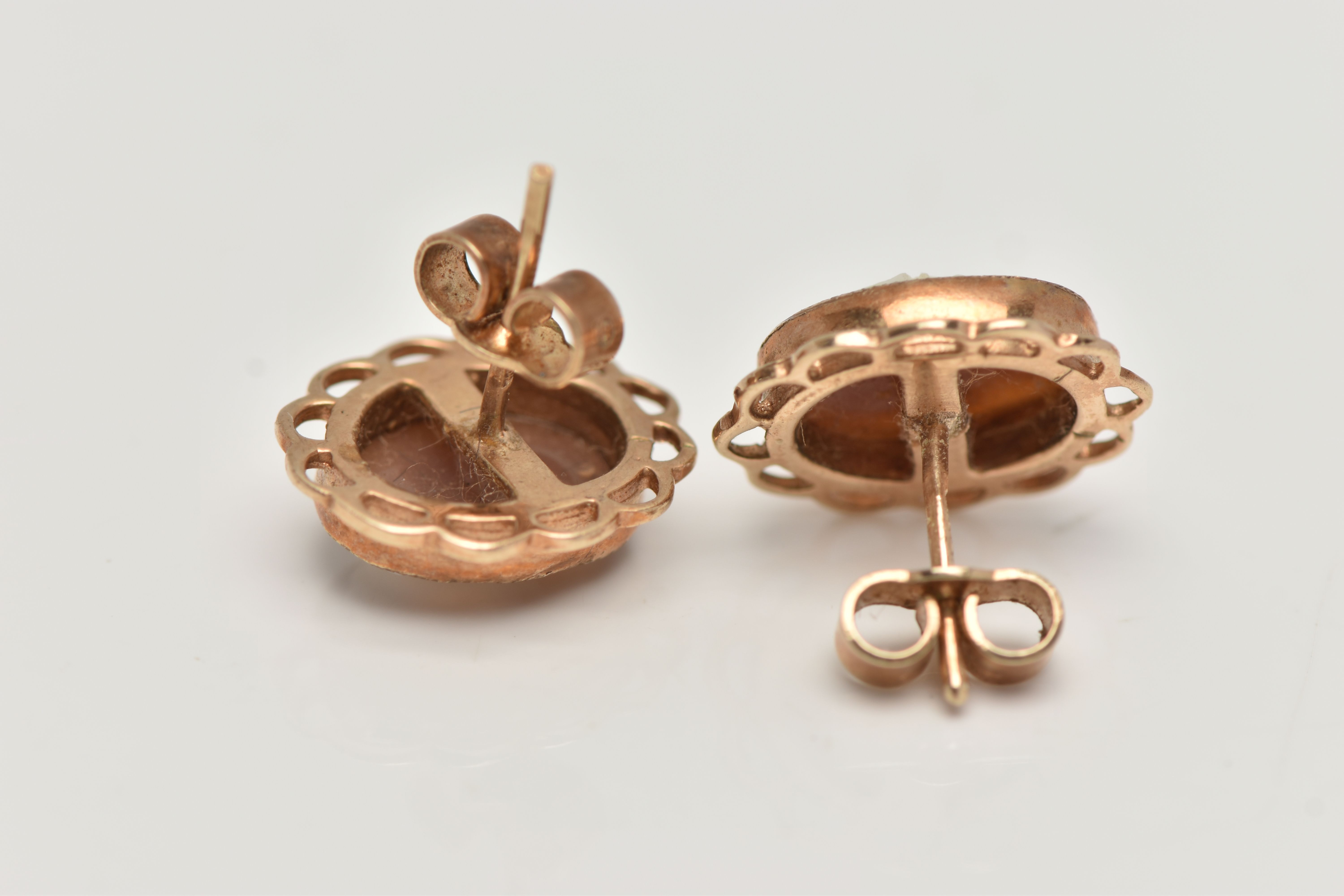 A PAIR OF 9CT GOLD CAMEO STUD EARRINGS, each of an oval form with carved shell cameo depicting a - Image 4 of 4