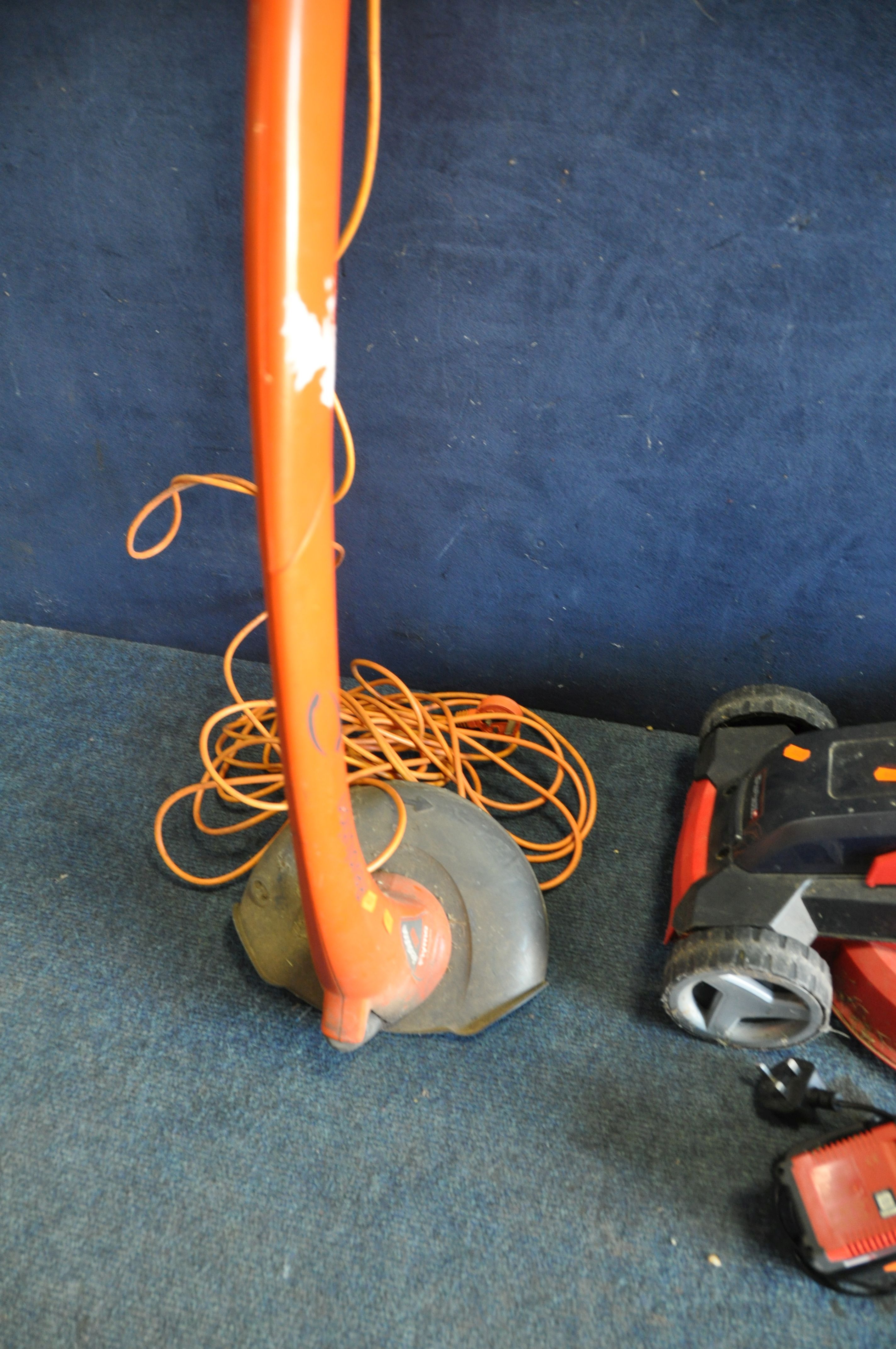 A EINHALL GE-CM18/30 CORDLESS LAWN MOWER with charger and battery (charger PAT pass and working) - Image 3 of 3